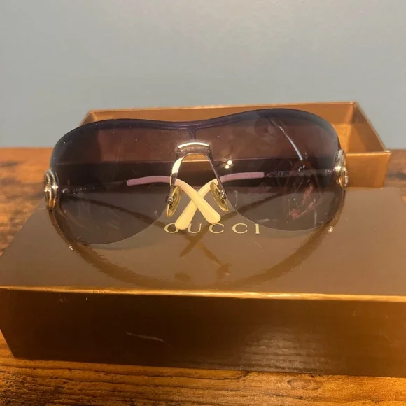 Gucci Vintage Interlocking Logo Sunglasses With Box Gucci Vintage Interlocking Logo Sunglasses With Box main image 3